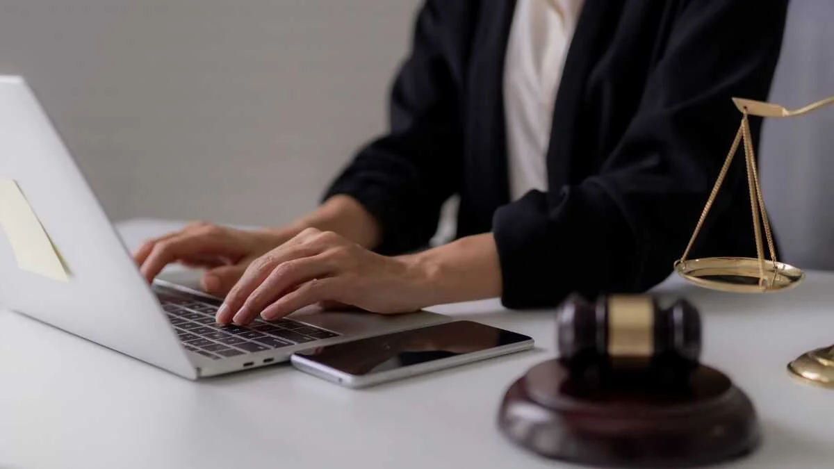 Abogados autónomos ahorran tiempo al delegar revisiones de contratos a la IA