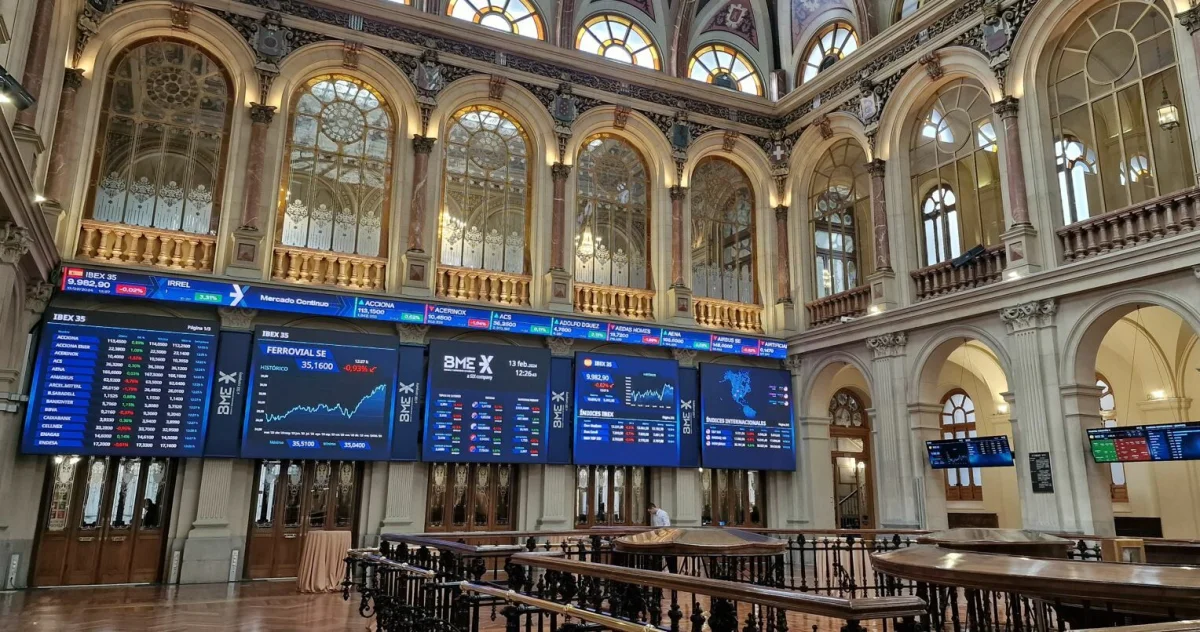 Acerinox, Sabadell y Logista impulsan el Ibex 35 hacia los 19.500 puntos hoy