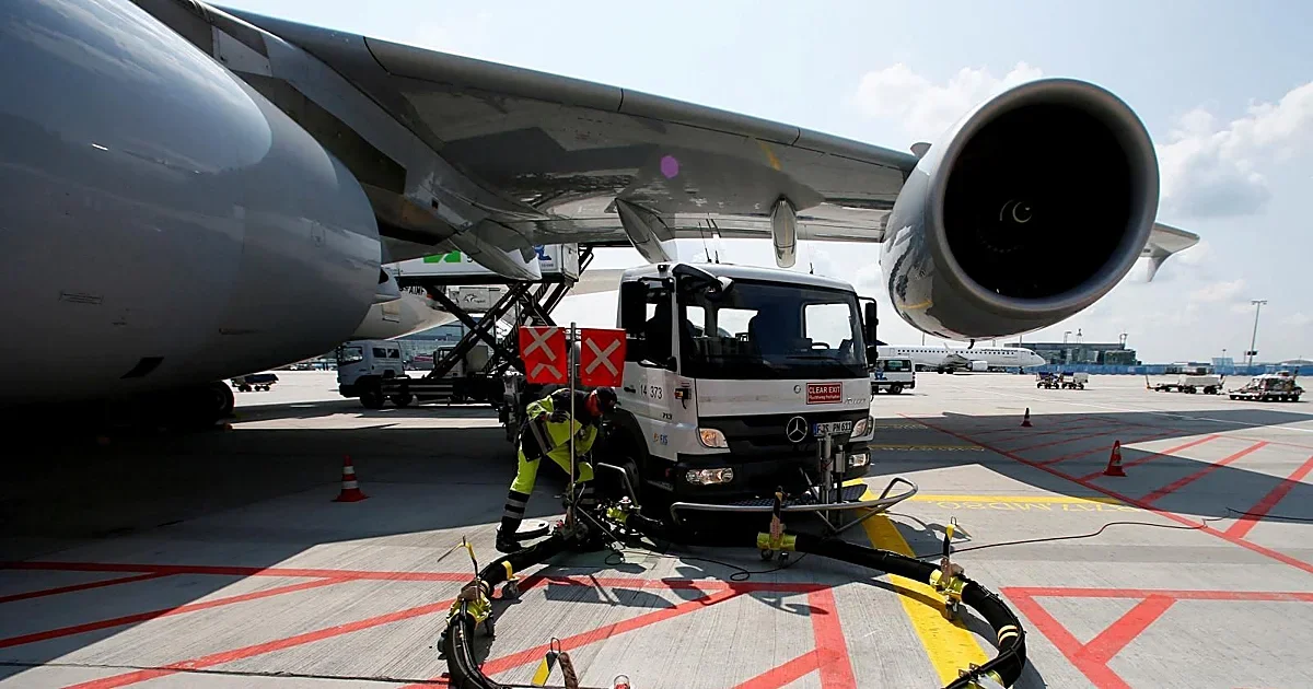 Aeropuertos europeos alertan sobre crisis de combustible que podría afectar vuelos esta temporada