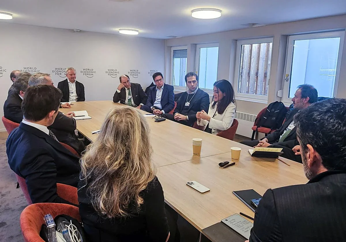 Altos ejecutivos del Ibex se reúnen en Davos para abordar la crisis geopolítica actual
