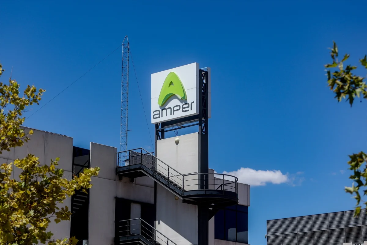 Amper se fortalece y mejora su liquidez, posicionándose para un 2026 explosivo