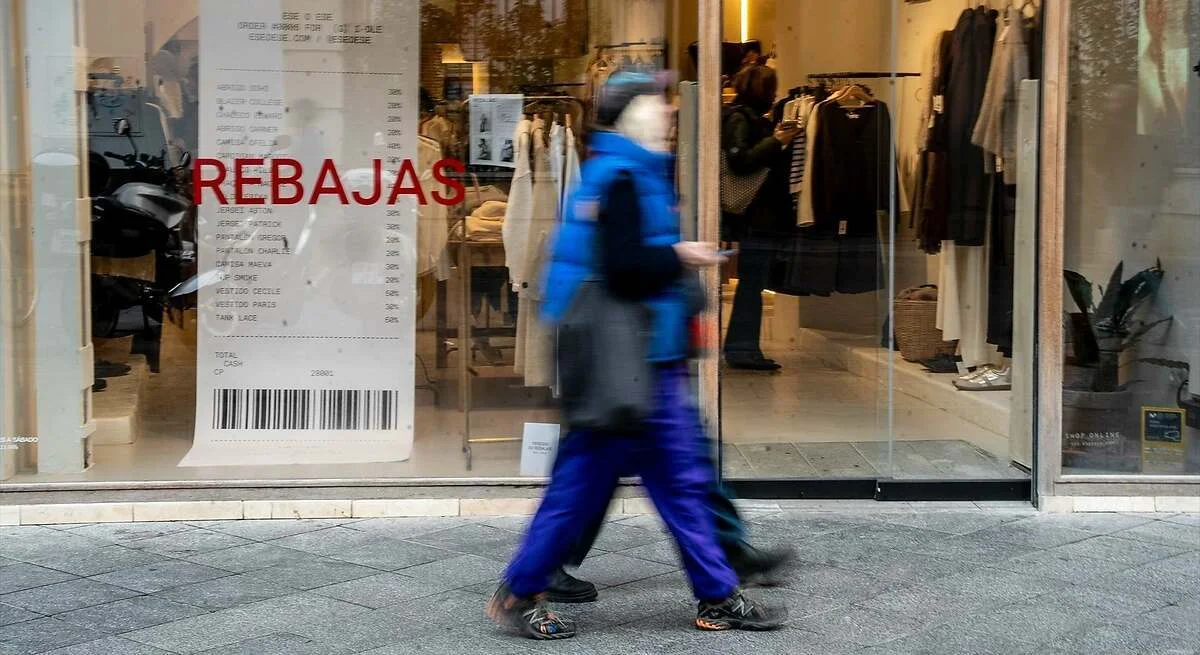 Andalucía enfrenta un dilema: más empleo pero el gasto se estanca en rebajas históricas