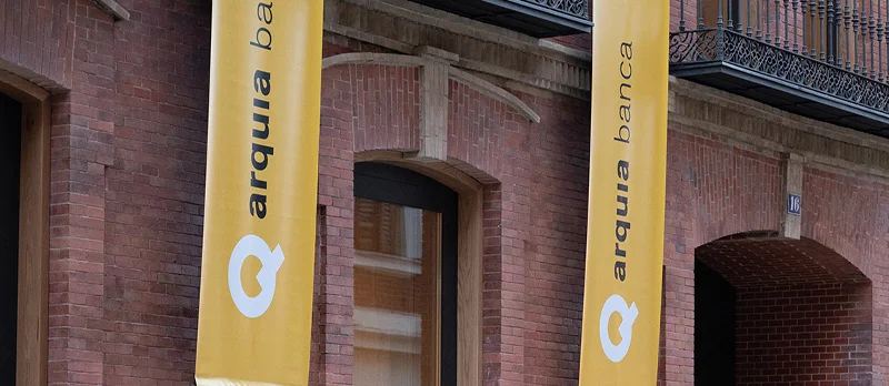 Arquia Banca ofrece un fondo que promete rentabilidad extra ligado a Repsol e Inditex