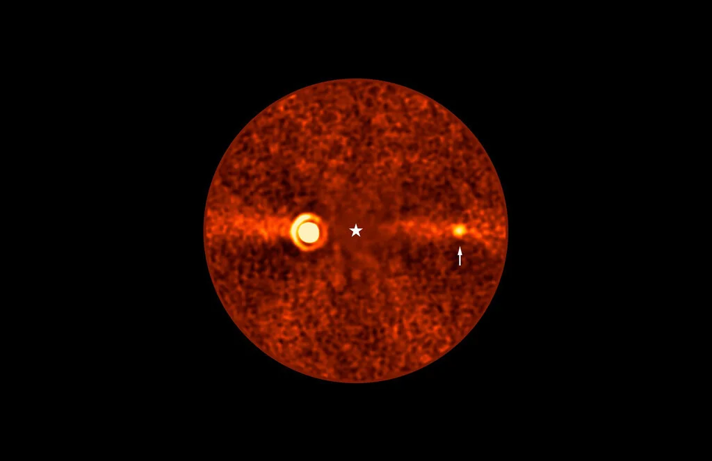 Astrónomos descubren un exoplaneta oculto que había estado a su vista durante más de una década