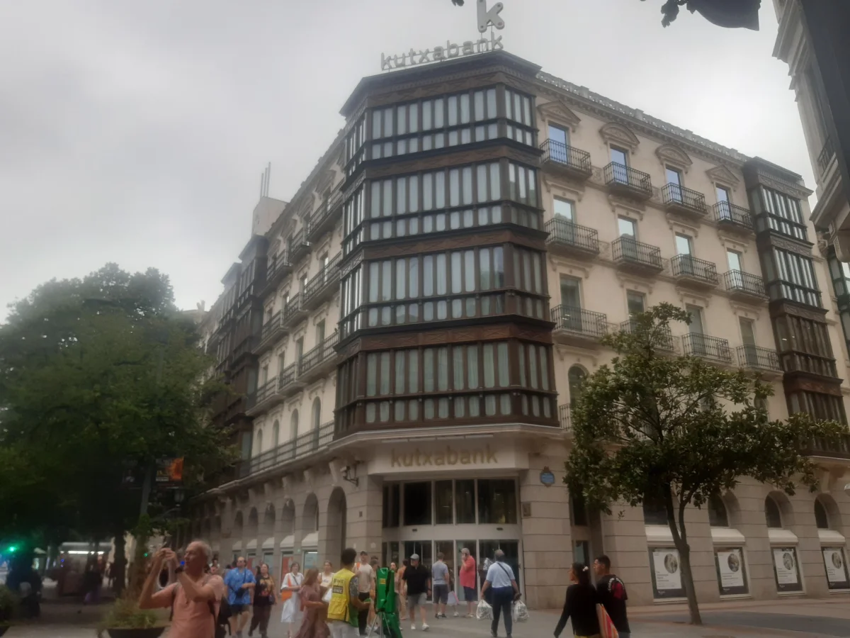 BBK, Kutxa y Vital recibirán 110 millones de dividendo de Kutxabank esta semana