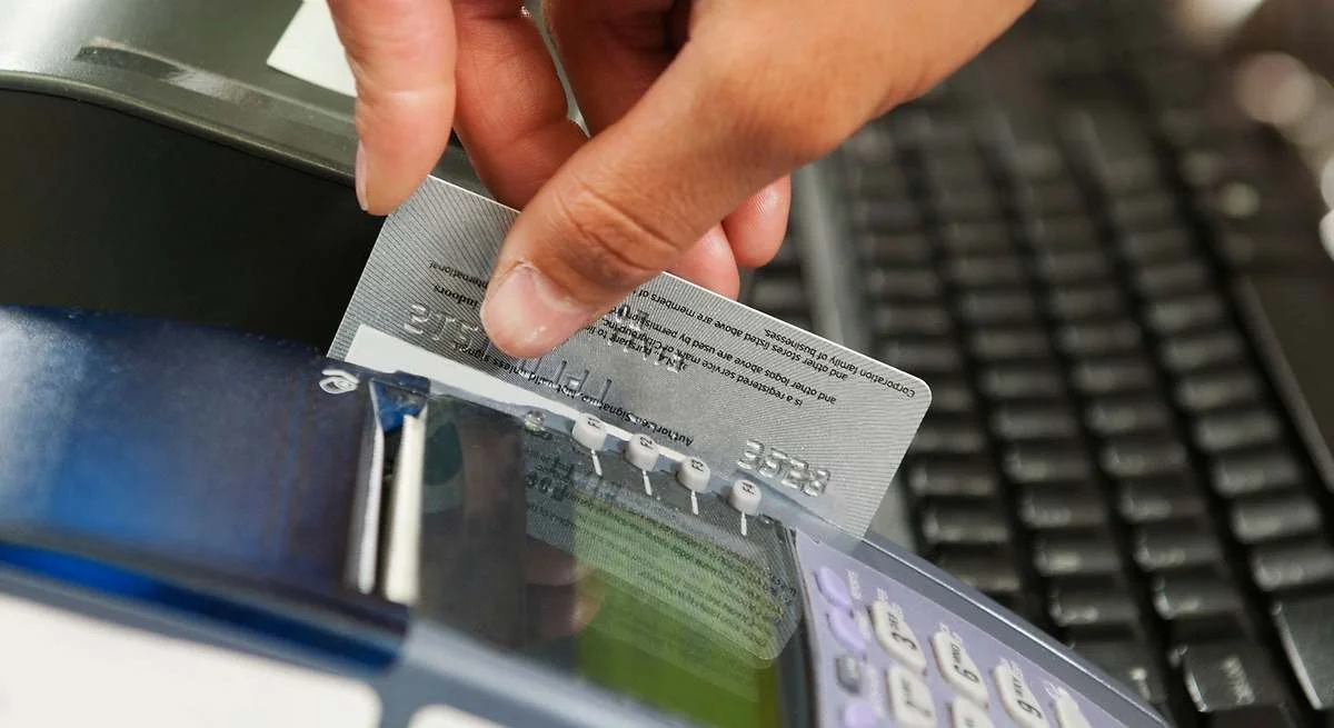 BBVA busca proteger a sus clientes: aumenta el repago mínimo en tarjetas 'revolving