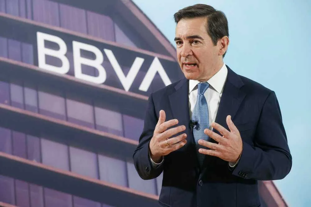 BBVA se mantiene sólido en medio de la incertidumbre económica global, según Torres