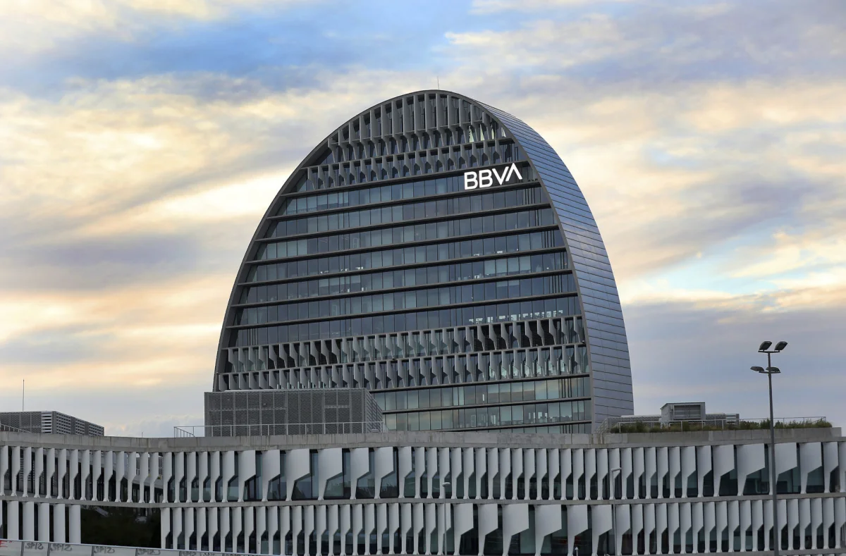 BBVA se posiciona como el aliado clave de Sabadell en la búsqueda de crecimiento