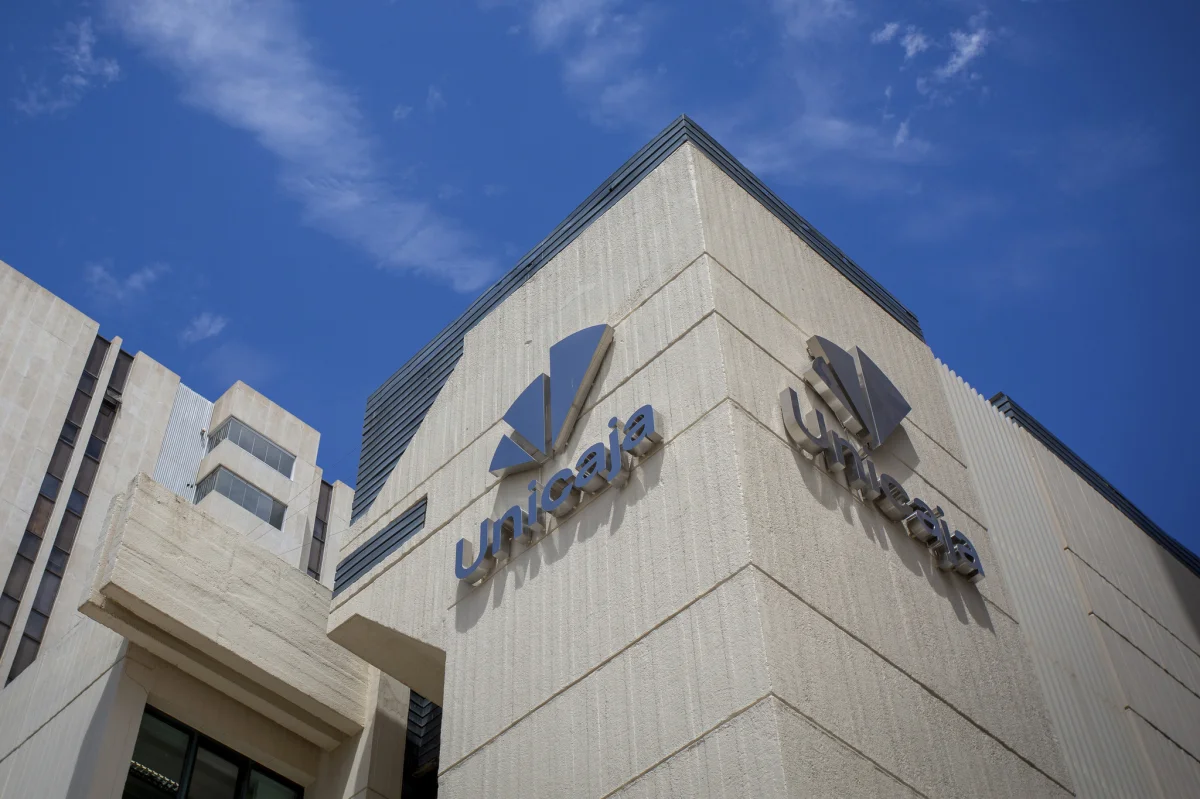 BlackRock refuerza su influencia en la banca española con 250 millones en Unicaja