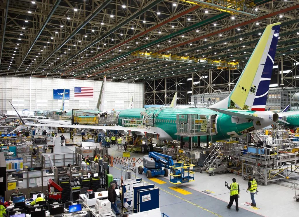Boeing enfrenta pérdidas de miles de millones tras su tercera condena por accidentes de 737 MAX 8