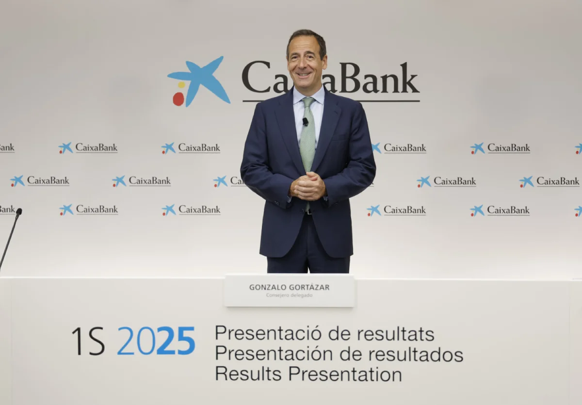 Caixabank proyecta un dividendo mayor mientras prevé beneficios de 5.800M€ en 2025