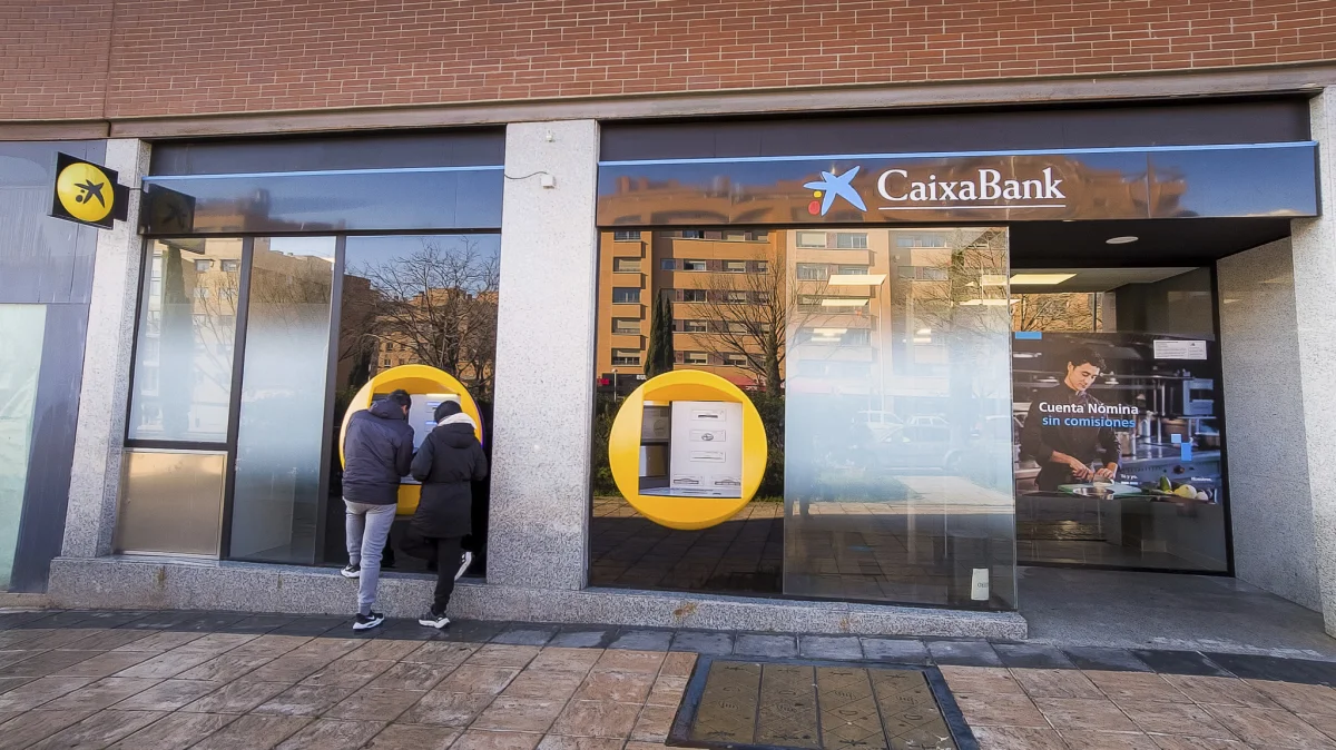 CaixaBank se posiciona como líder en créditos y nóminas, superando a la competencia