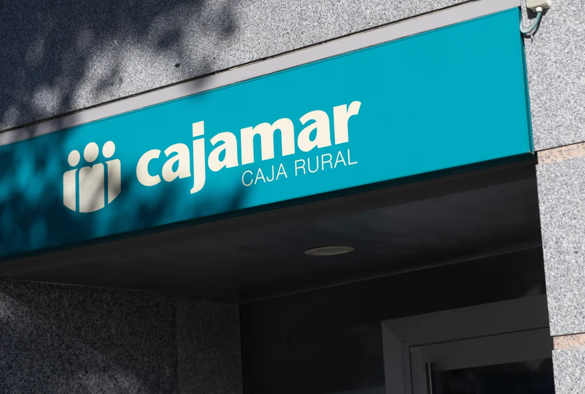 Cajamar enfrenta retos de eficiencia mientras los gastos se disparan un 10%