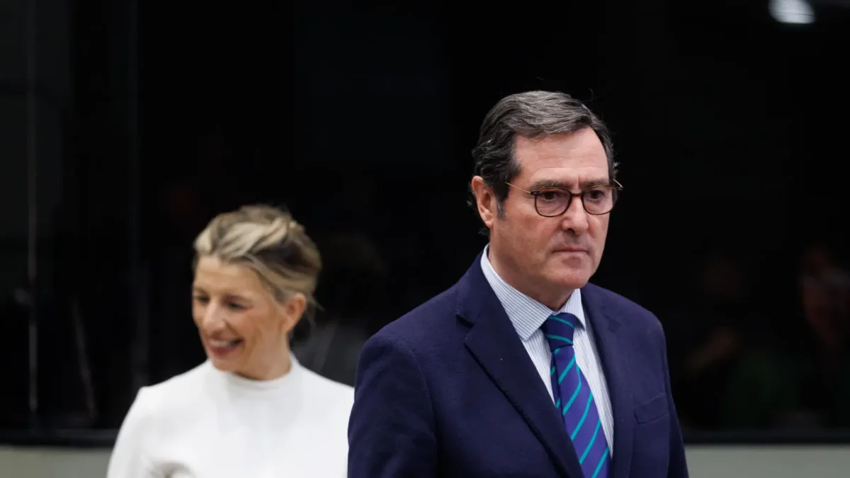 CEOE rechaza el plan del Gobierno para democratizar empresas en pleno debate laboral