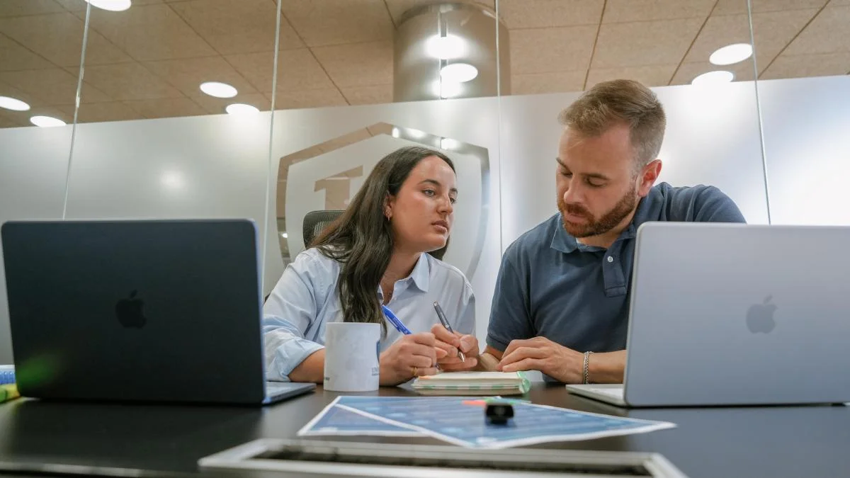 Cerca del 80% de los graduados en finanzas y administración encuentran empleo rápidamente