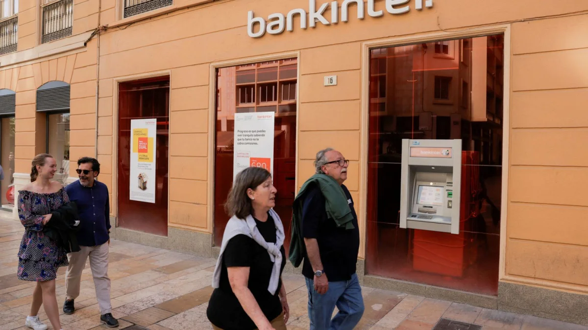 Clientes de Bankinter se benefician de un 2,15% TAE en su cuenta digital, un nuevo atractivo en el mercado bancario.