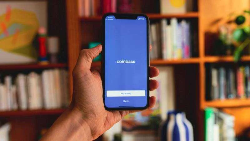 Coinbase enfrenta pérdidas de 360 millones mientras su facturación se desploma un 19%