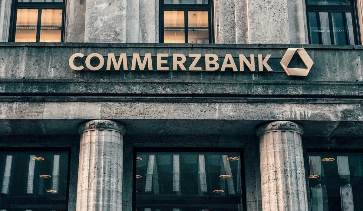 Commerzbank destina 1.200 millones a accionistas tras un salto del 94% en beneficios