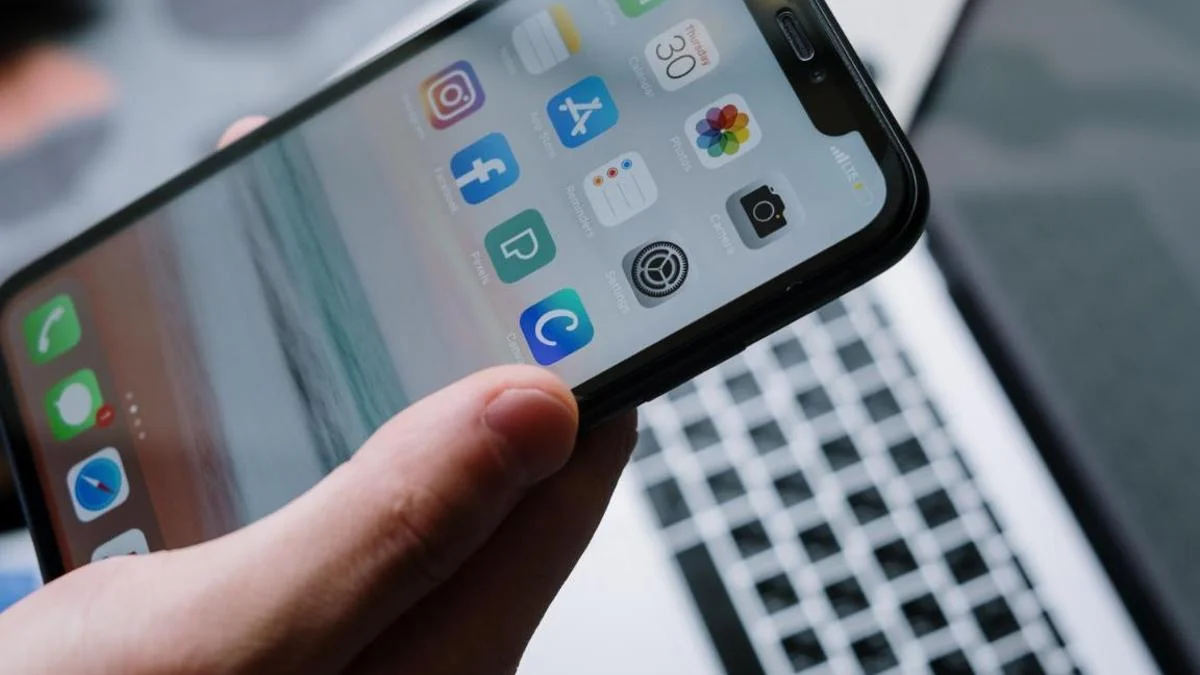 Comprar un móvil nuevo puede costar más de 1.000 euros: advertencia de Laura Encina