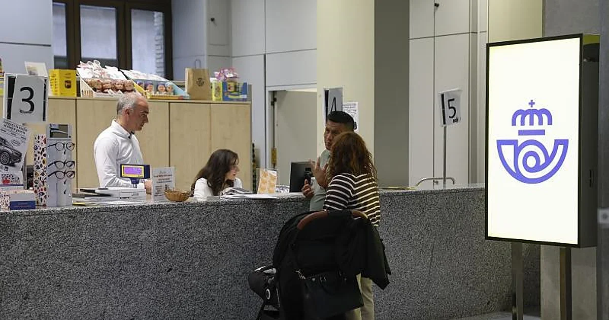 Correos diversifica sus servicios: ofrecerá letras del Tesoro y firmas digitales en oficinas