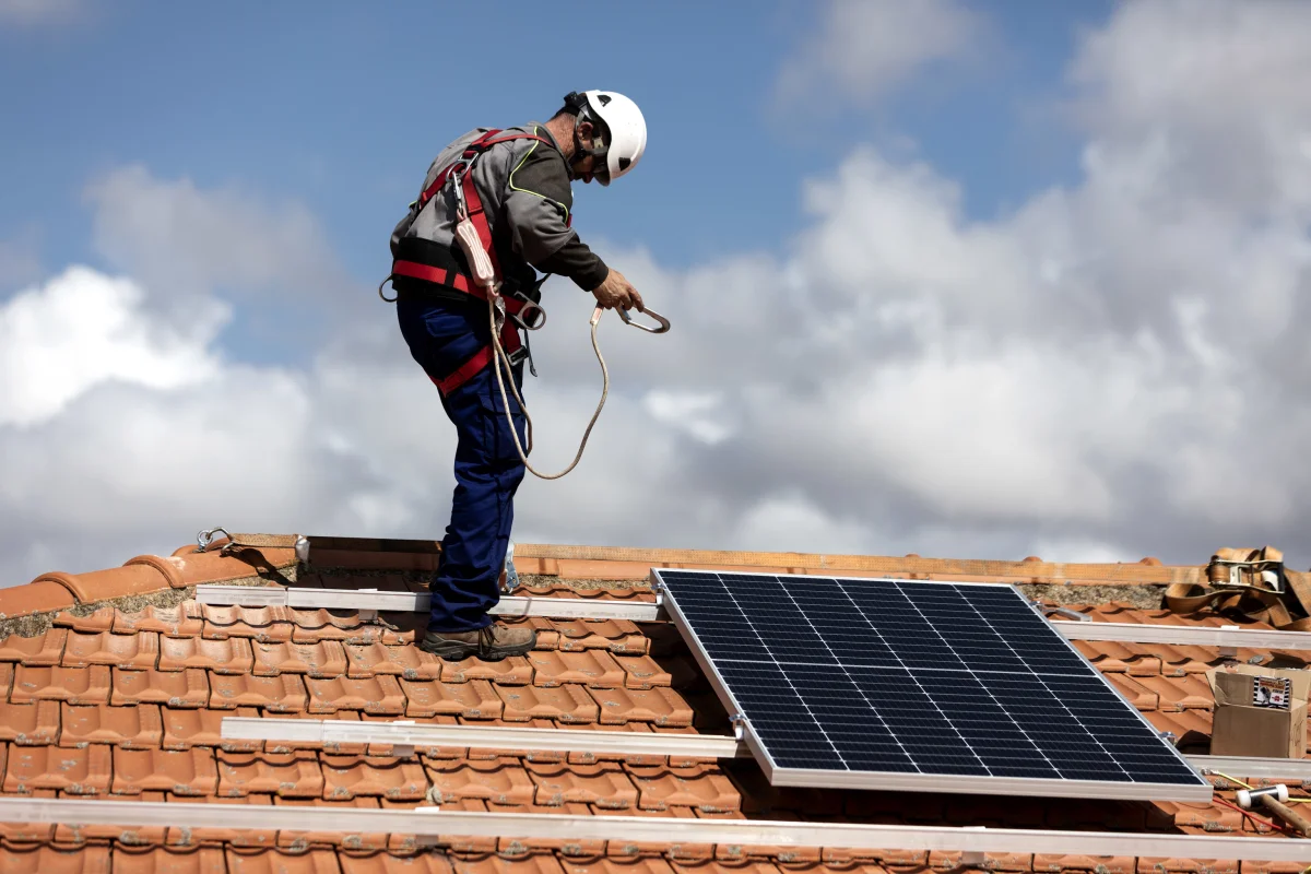 Crisis en el sector solar: 12.000 empleos perdidos en un año por el 'pinchazo' fotovoltaico