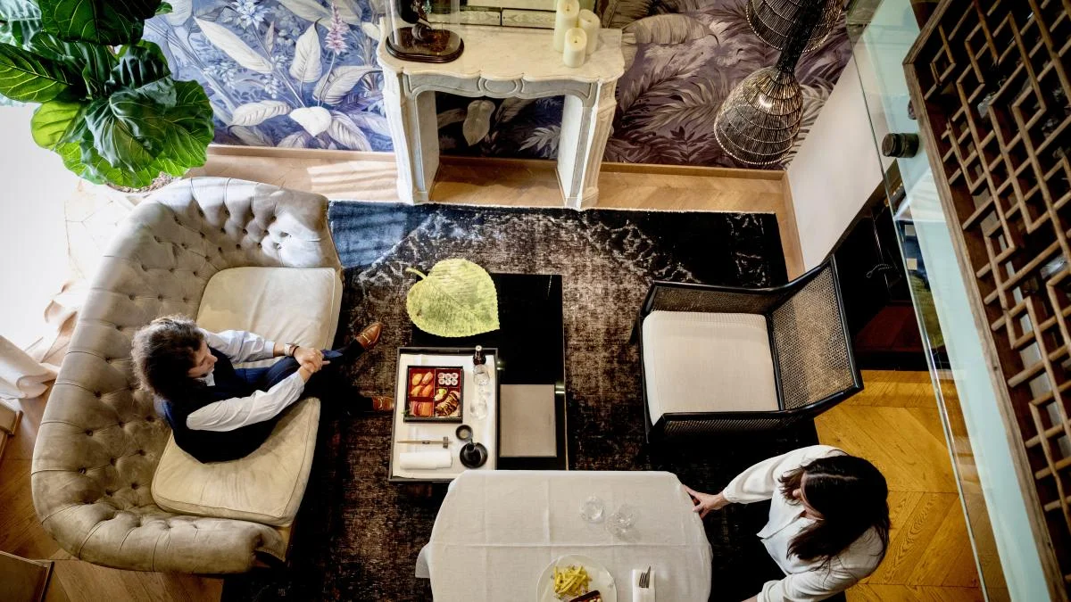 Derby refuerza su oferta hotelera con 6 millones en el Claris, manteniendo ingresos estables