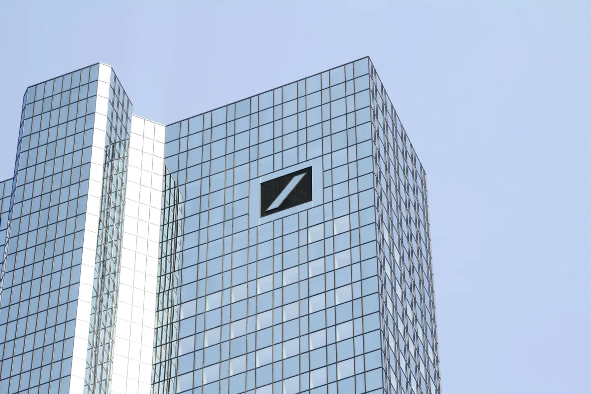 Deutsche Bank ahorra 152 millones tras llegar a un acuerdo con su exdirectivo