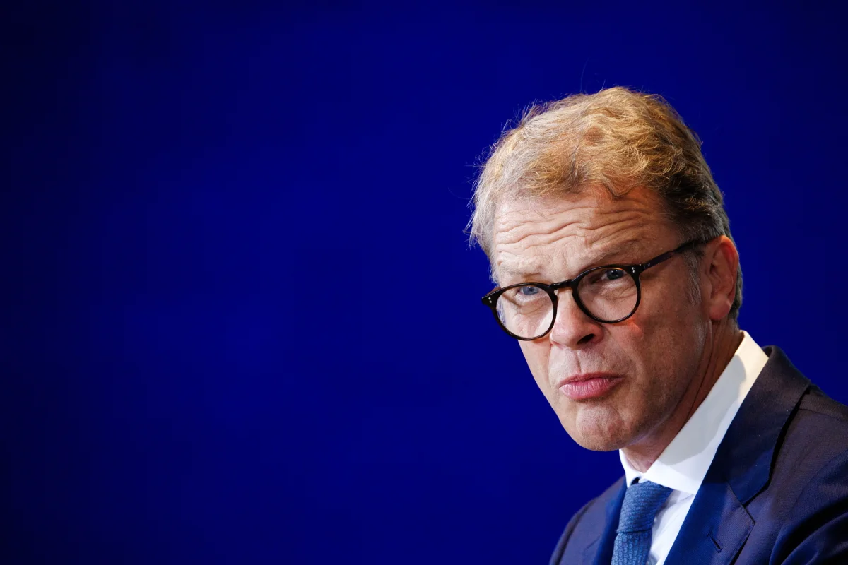 Deutsche Bank enfrenta una caída de acciones tras un optimismo desmedido en el mercado