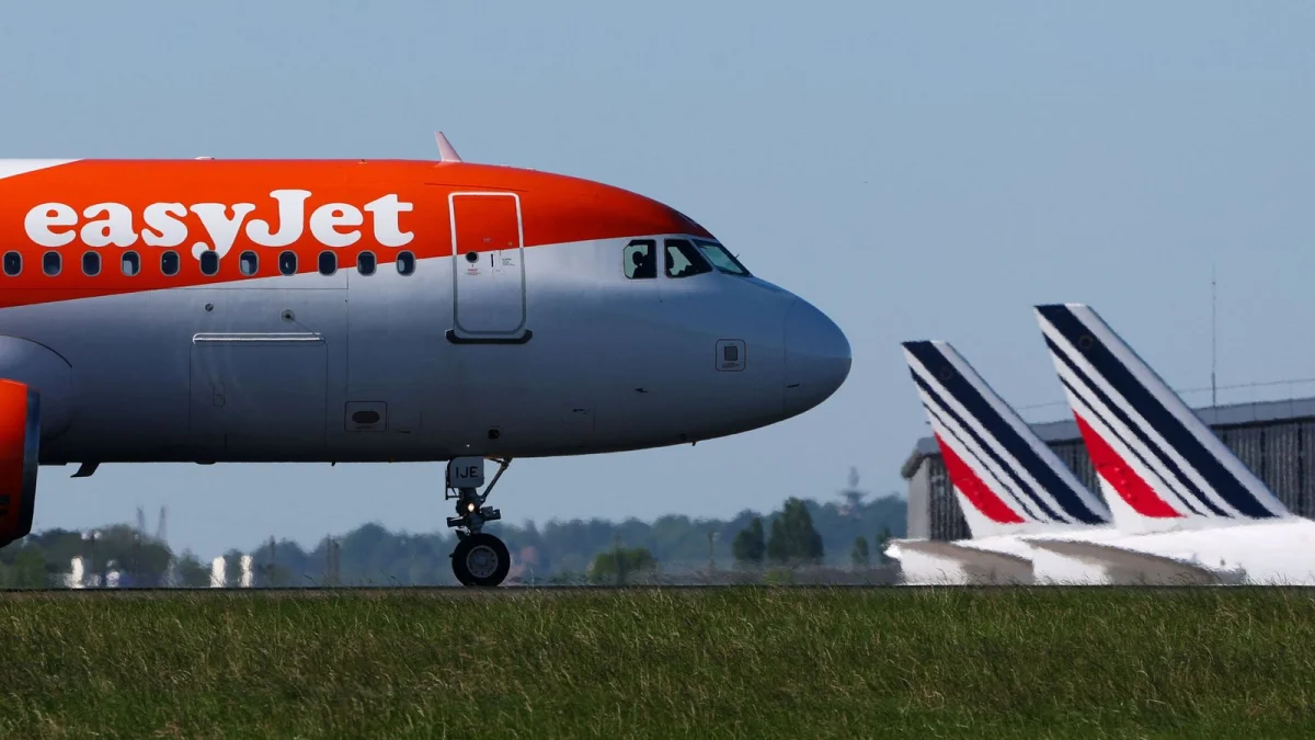 EasyJet se fortalece en bolsa mientras rechaza oferta "oportunista" de Castlelake