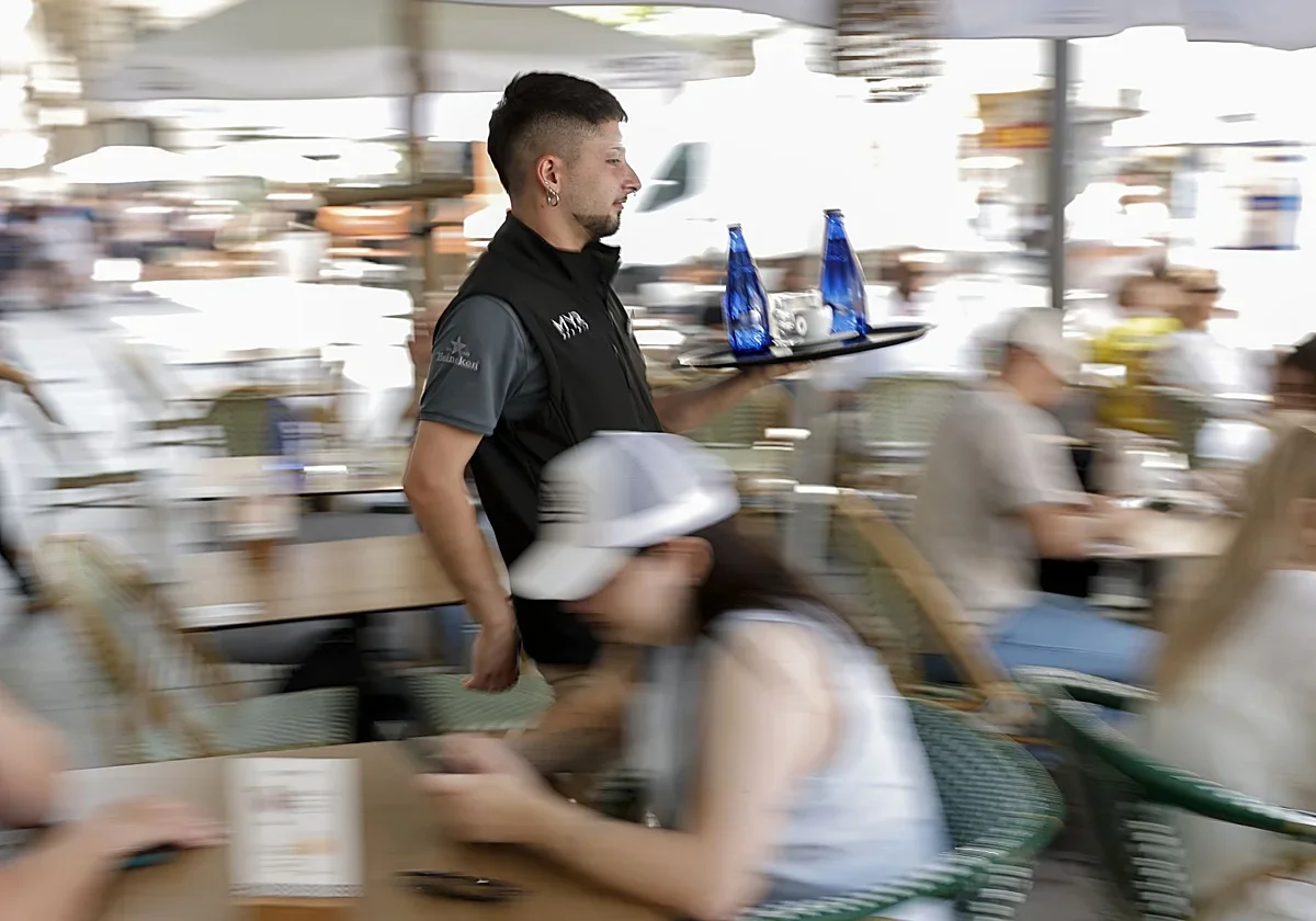 El 50% de los jóvenes asegura su primer empleo indefinido, aunque temporalmente reducido