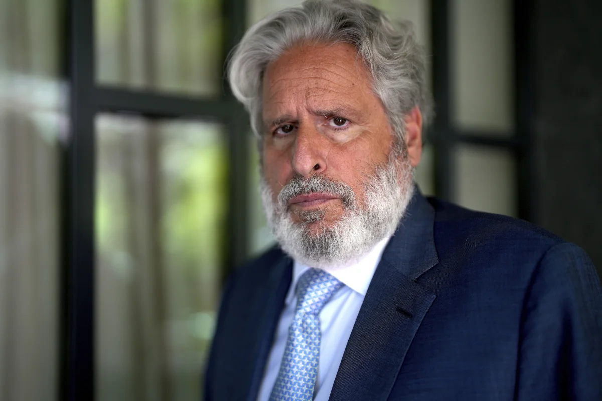 El abogado Robert Amsterdam revela financiación internacional para su campaña contra Hacienda en España