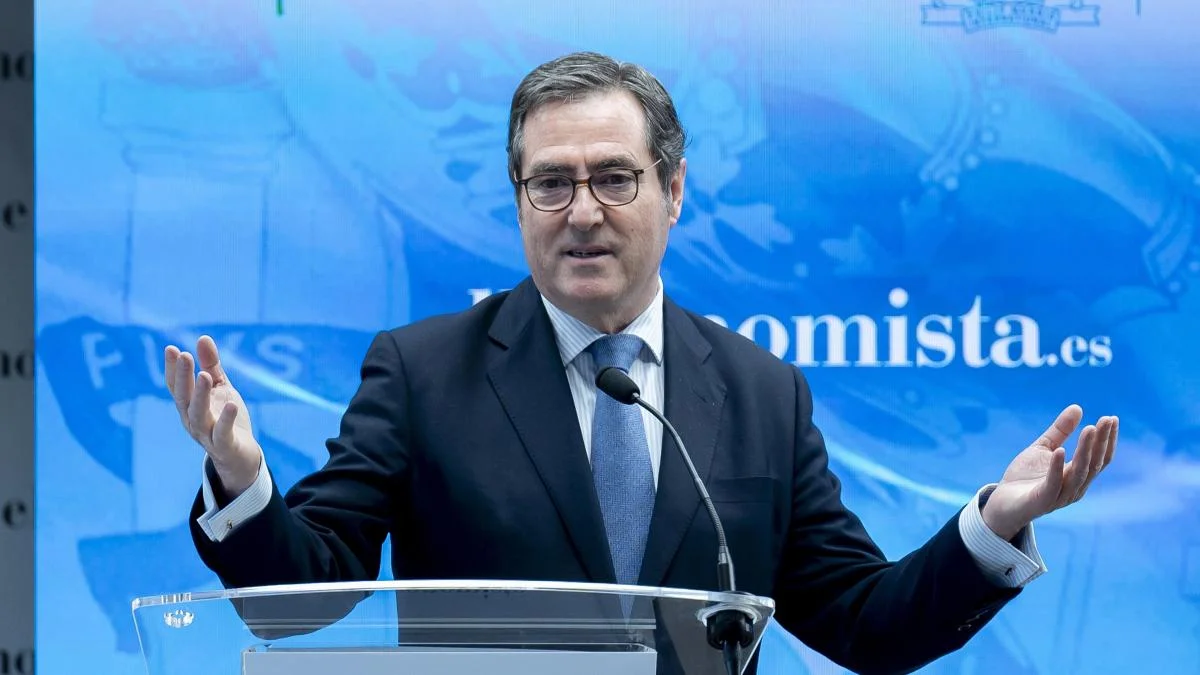 El absentismo laboral podría costar caro: CEOE propone suspender cotizaciones en bajas