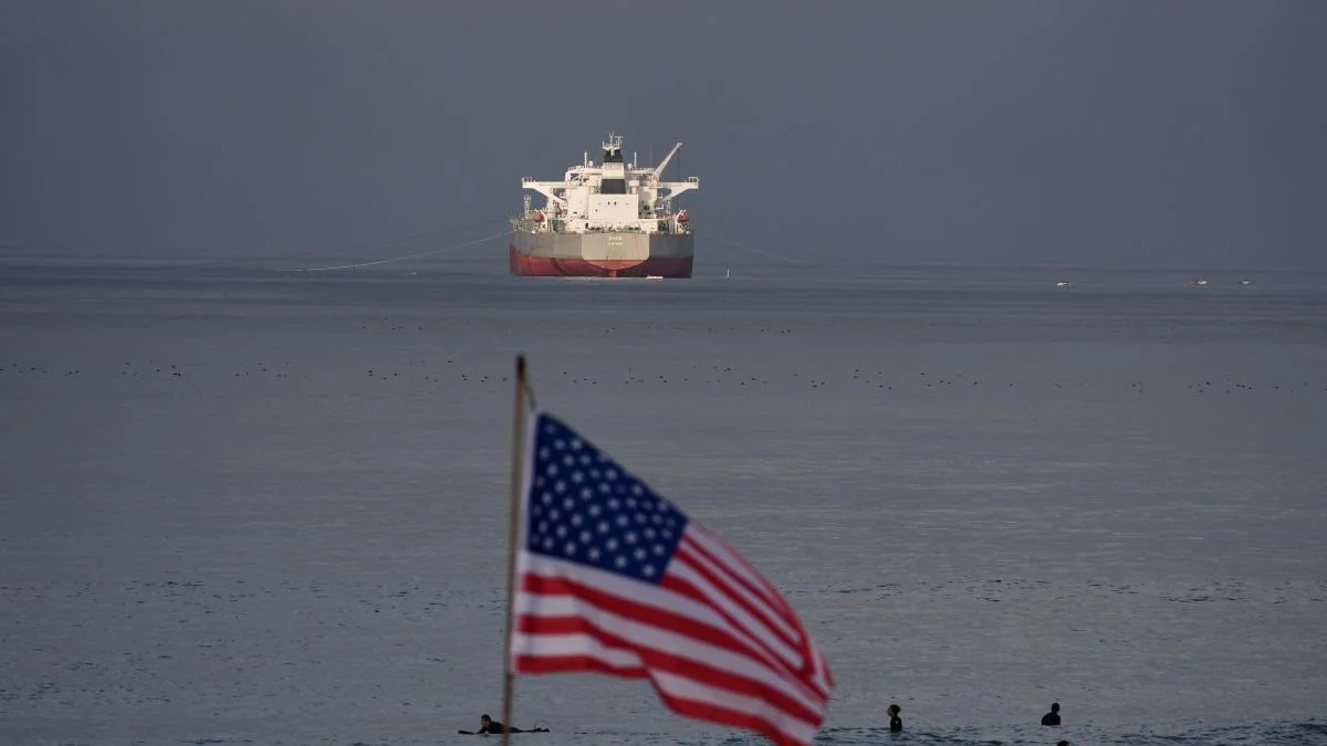 El alza del petróleo presiona a la inflación, mientras EE.UU. se mantiene al margen