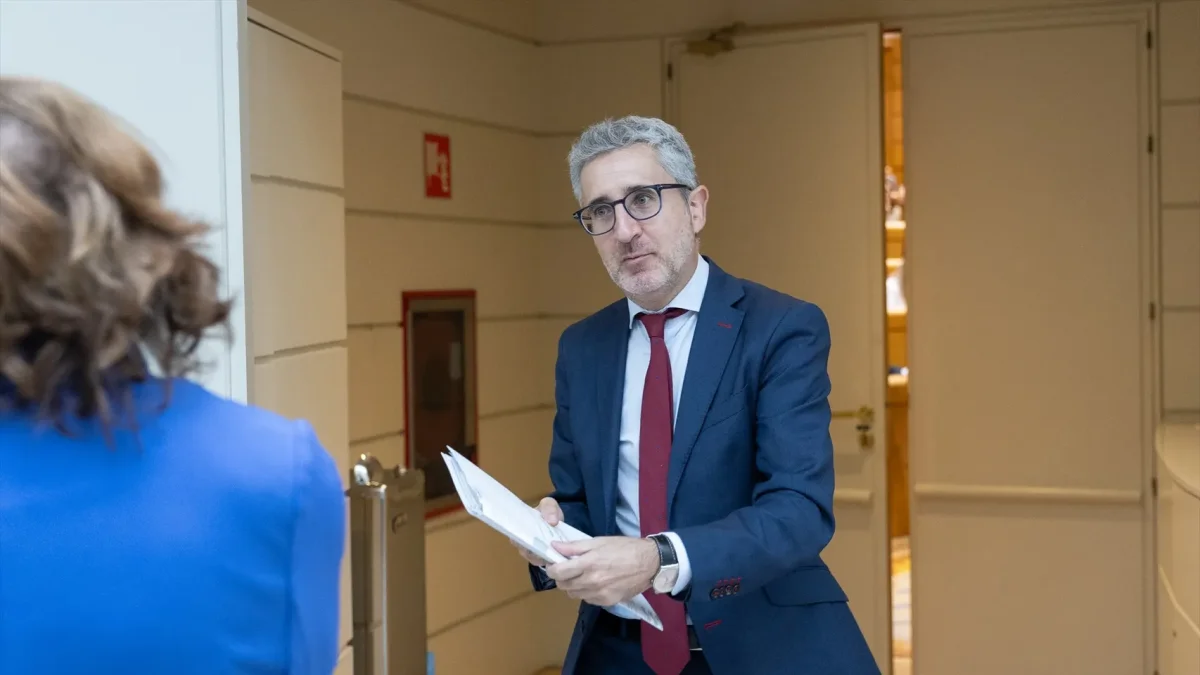 El apoyo del Ministro de Hacienda a la huelga general agita la política española