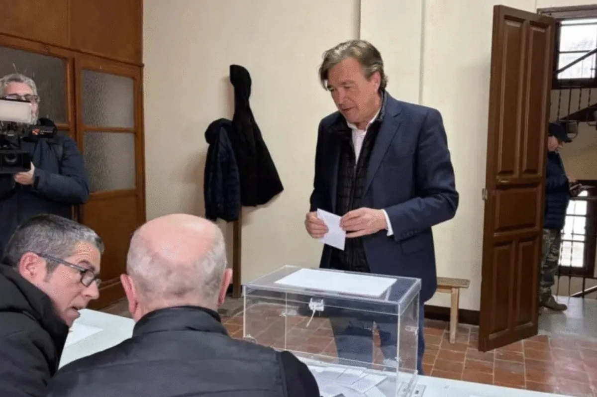 El auge de Vox complica la gobernabilidad del PP tras las elecciones recientes