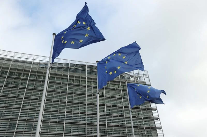 El aumento del 10 % en el mercado negro de cigarrillos impacta a la industria legal en la UE