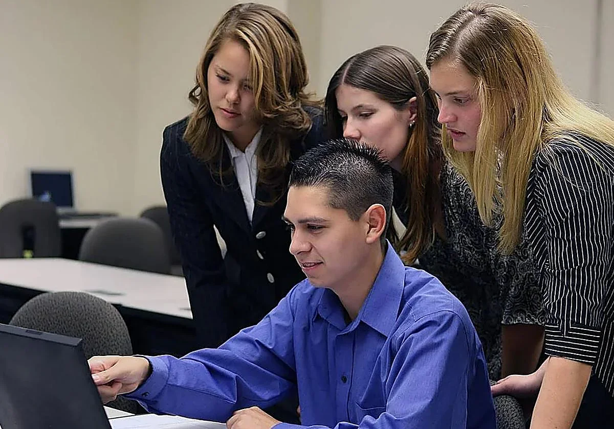 El CES advierte sobre las deficiencias del Estatuto del Becario promovido por Díaz