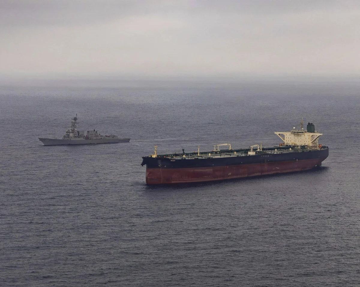 El cierre del estrecho de Ormuz impacta el tráfico marítimo tras ataques en Líbano