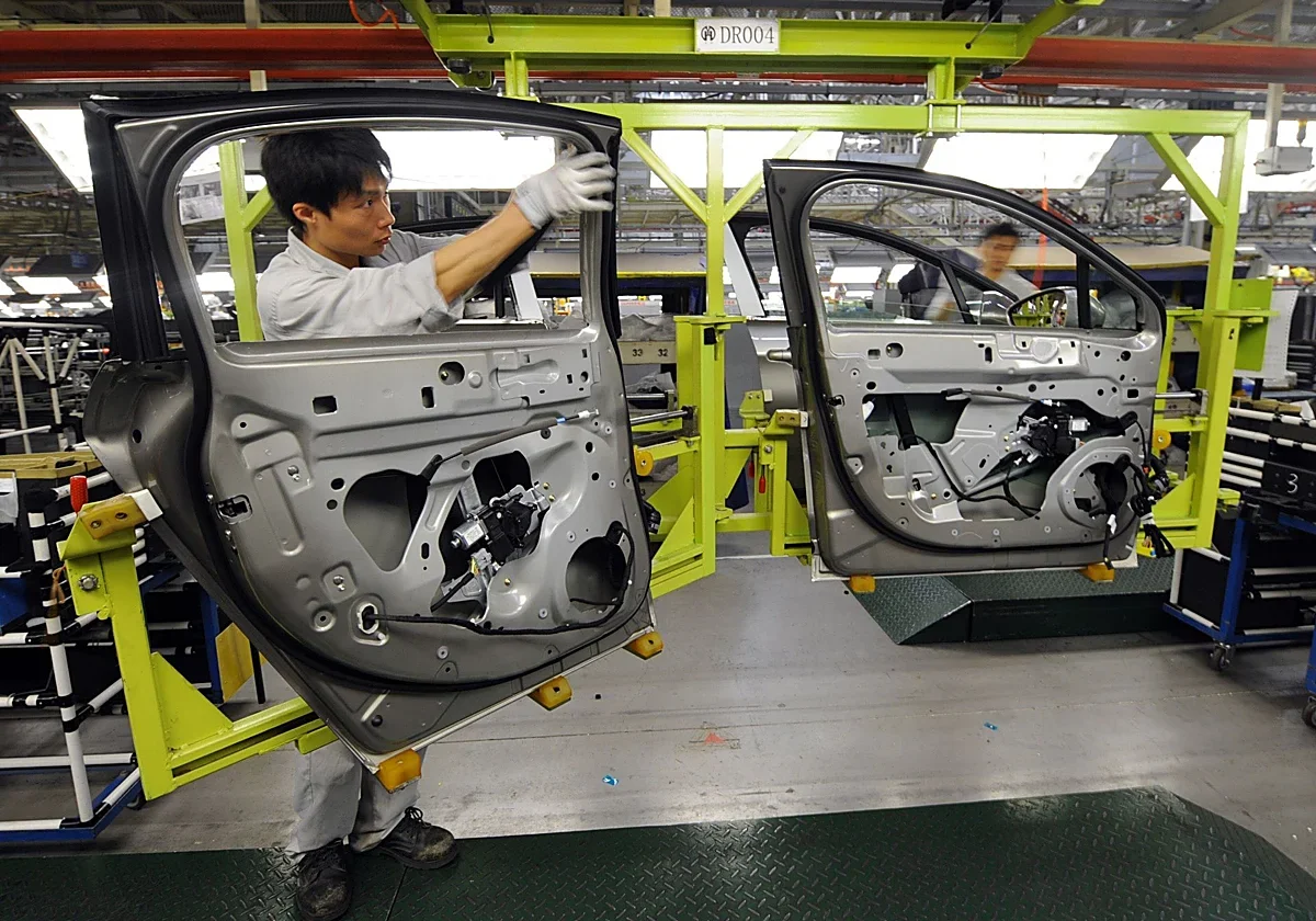 El colapso del 27% en la producción de coches en Europa agudiza la crisis del sector automovilístico.