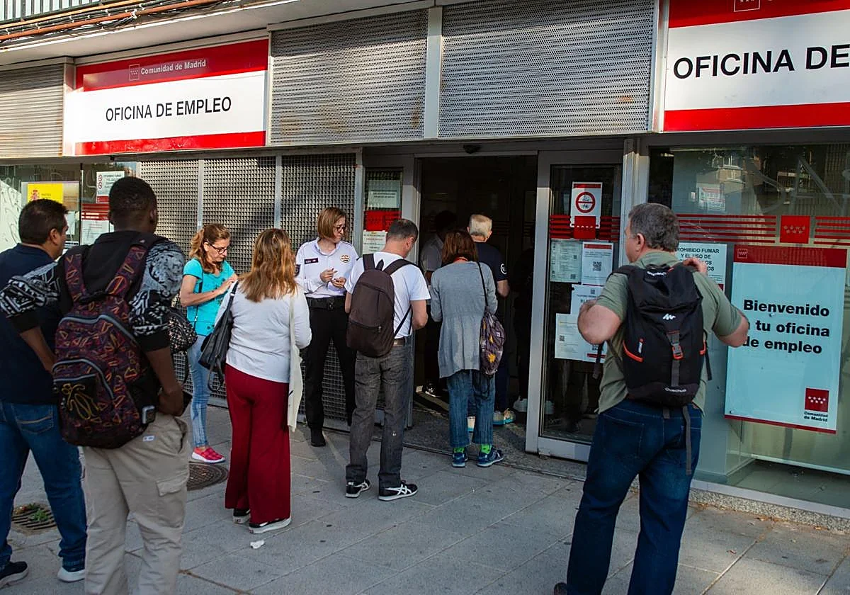 El colapso en la gestión de citas complica la jubilación y el desempleo en España