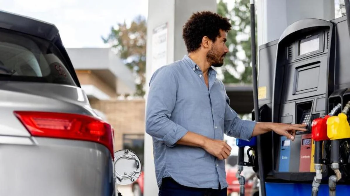 El coste de vida se eleva: la inflación alcanza el 4,9% impulsada por carburantes