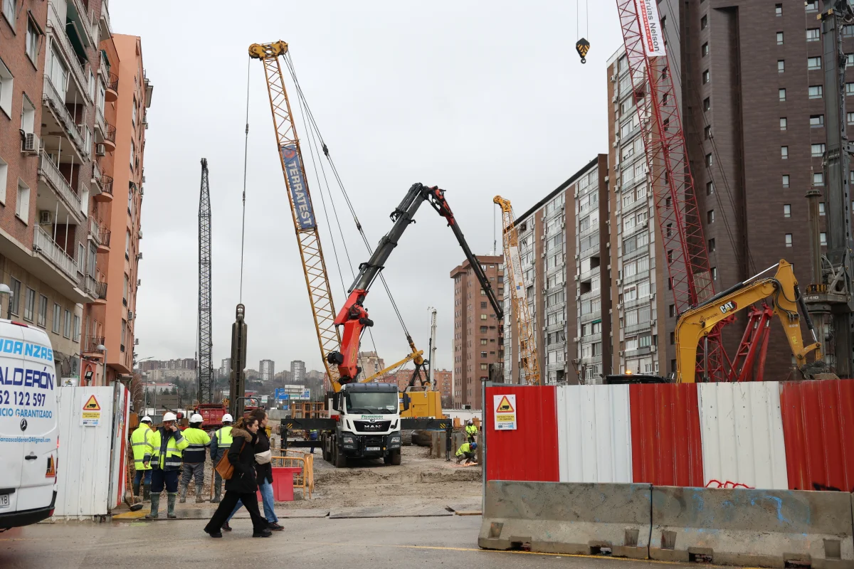 El crecimiento en España se desacelera: expertos advierten sobre riesgos futuros