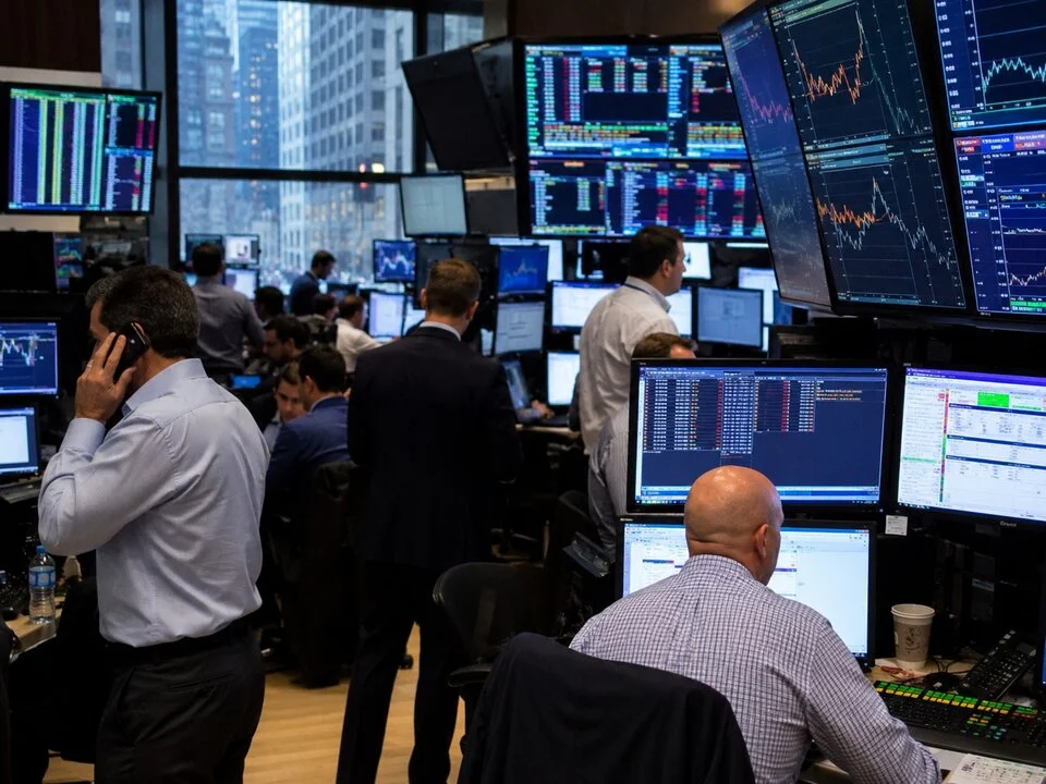 El Dow Jones alcanza récord, pero solo tres acciones destacan como inversión segura