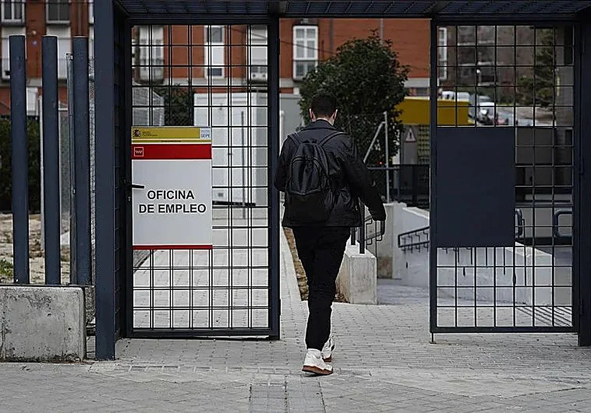 El empleo crece en 750.000, pero el desempleo apenas baja: factores en juego.