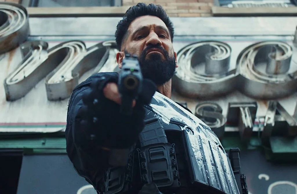 El estreno de Marvel en Disney+ ofrece 48 minutos de acción extrema y polémica