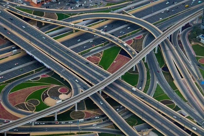 El fondo Partners Group transforma el panorama de infraestructuras con 15.000 millones captados