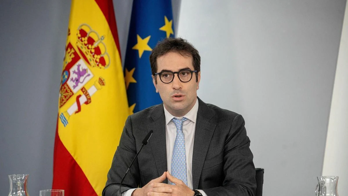 El Gobierno amplía las ayudas anticrisis: nuevos beneficios para conductores y consumidores