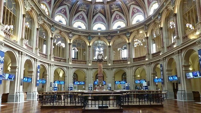 El Ibex 35 se acerca a los 18.000 puntos gracias al impulso de Sacyr y el sector acerero