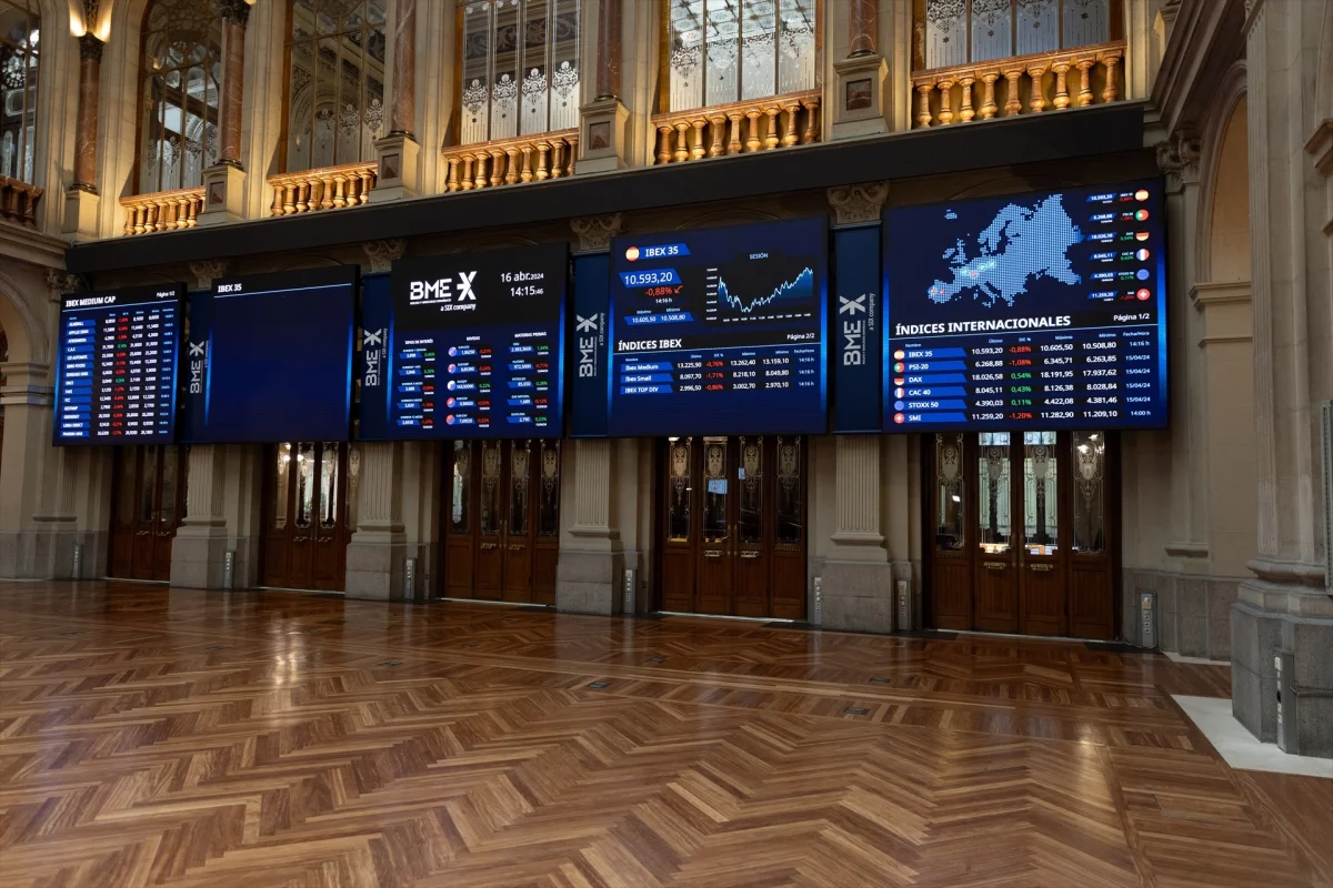 El IBEX 35 se acerca a los 19.400 puntos tras una semana de caídas del 2,35%