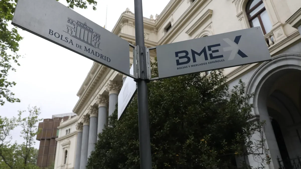 El Ibex 35 se aferra a los 17.000 puntos mientras el crudo alcanza los 100 dólares